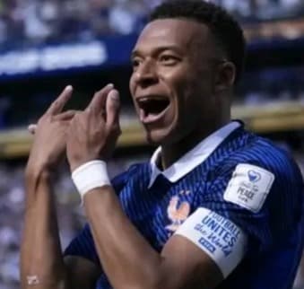 Kylian Mbappé sigue escalando peldaños en la historia grande del fútbol mundial