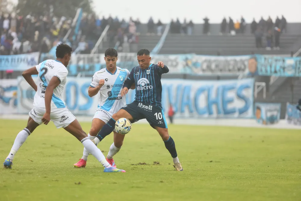 Primera Nacional:  El "lobo" jujeño ganó con lo justo y sigue arriba