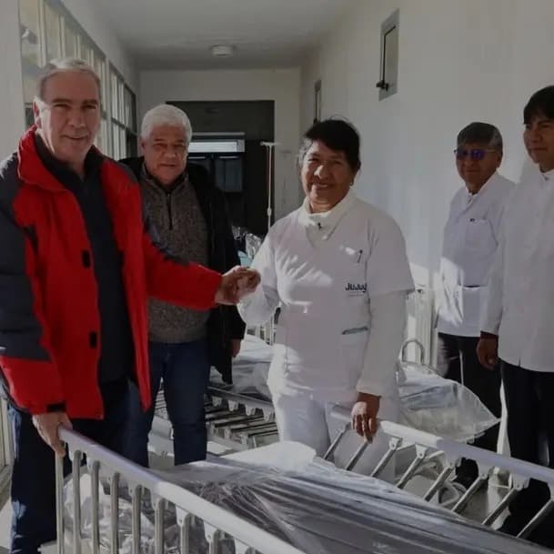 El ministro Manzur entregó equipamiento y encabezó mesas de trabajo en hospitales de La Quiaca y Abra Pampa
