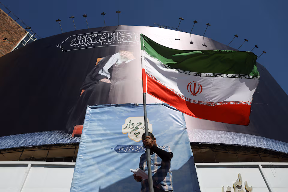 El acuerdo de Trump con Irán ofrece salida de la guerra y nuevos riesgos políticos