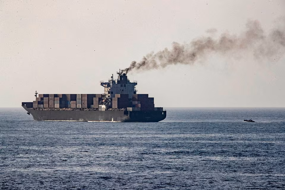 Exclusivo: Estados Unidos intercepta tres petroleros iraníes en aguas asiáticas, dicen fuentes 