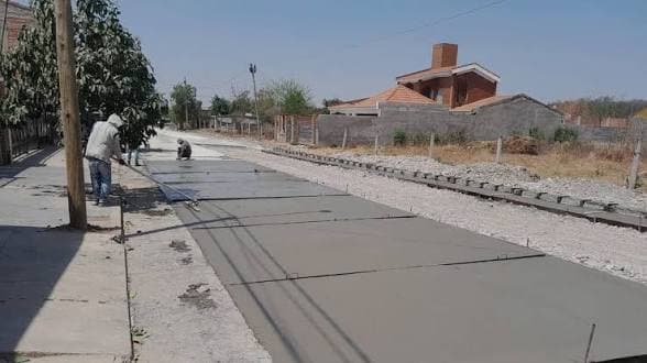 Inauguran más cuadras pavimentadas en El Carmen 