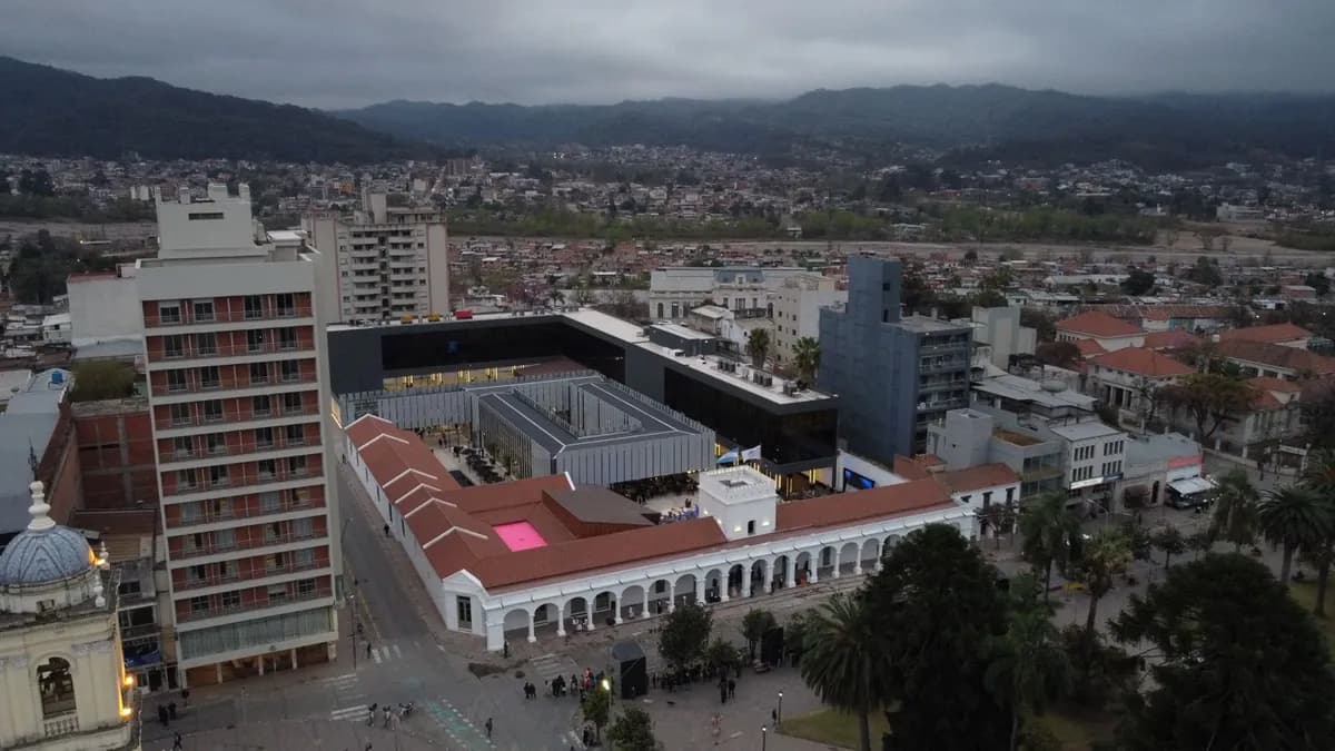 Charla Abierta. Difunden la historia de la Bandera Nacional de la Libertad Civil en el Cabildo de Jujuy