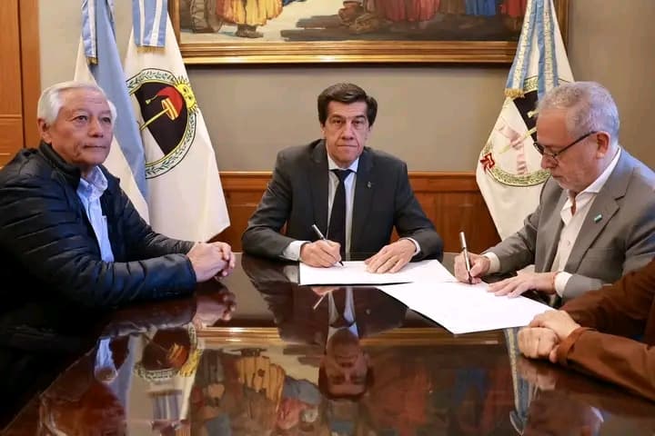 Firman convenio con la Municipalidad de Perico 