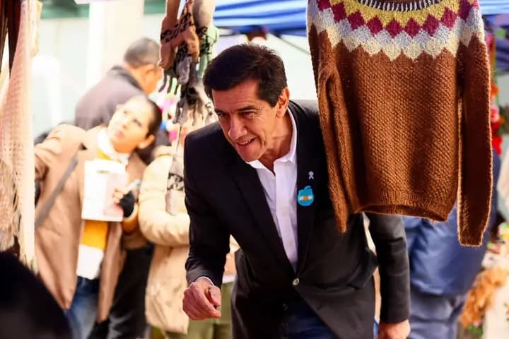 Carlos Sadir recorrió la feria "Regiones Vivas" en  El Carmen 