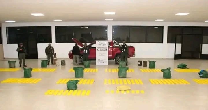 Gendarmería Nacional incautó más de 400 kilos de cocaína que era transportada a simple vista