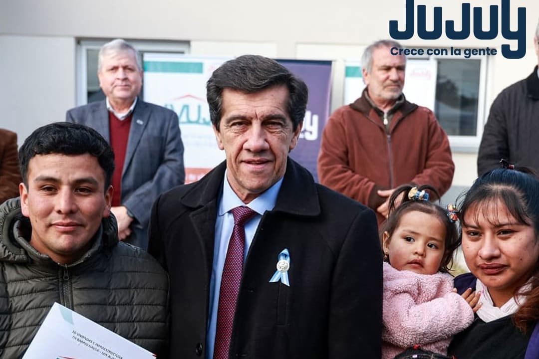 Sadir encabezó la entrega de 20 viviendas en Los Alisos