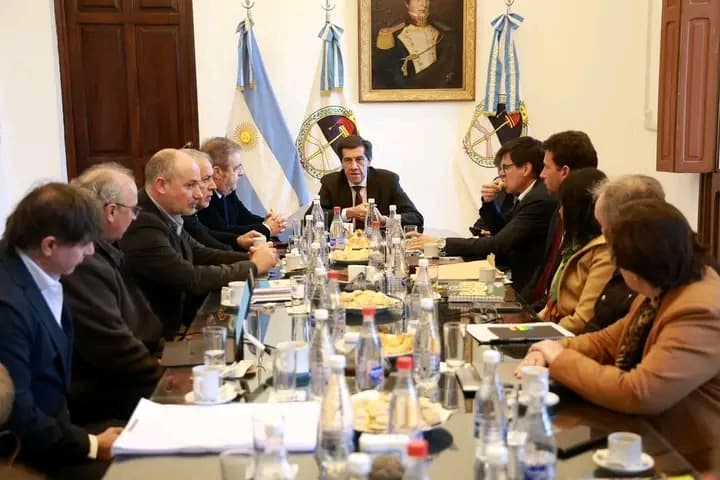 Carlos Sadir convocó a todo su gabinete 