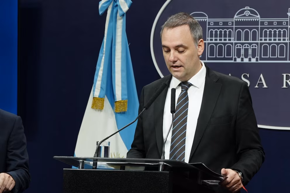 La Justicia ultima detalles antes de pedirle explicaciones sobre su patrimonio a Manuel Adorni