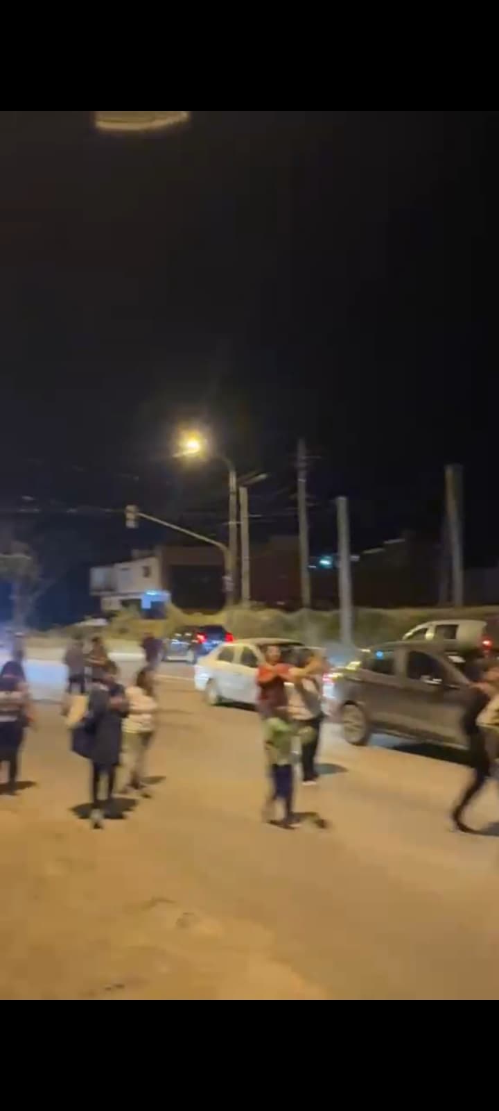 Casi dos días sin luz, vecinos de los barrios El Paraiso, Gendarmería y Las Marias protestaron en la RN 9 