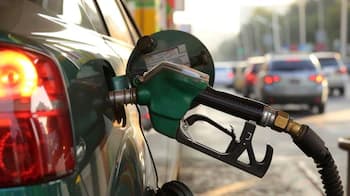 El Gobierno efectuó un ajuste parcial del impuesto a los combustibles: cómo impacta en el precio de la nafta y el gasoil