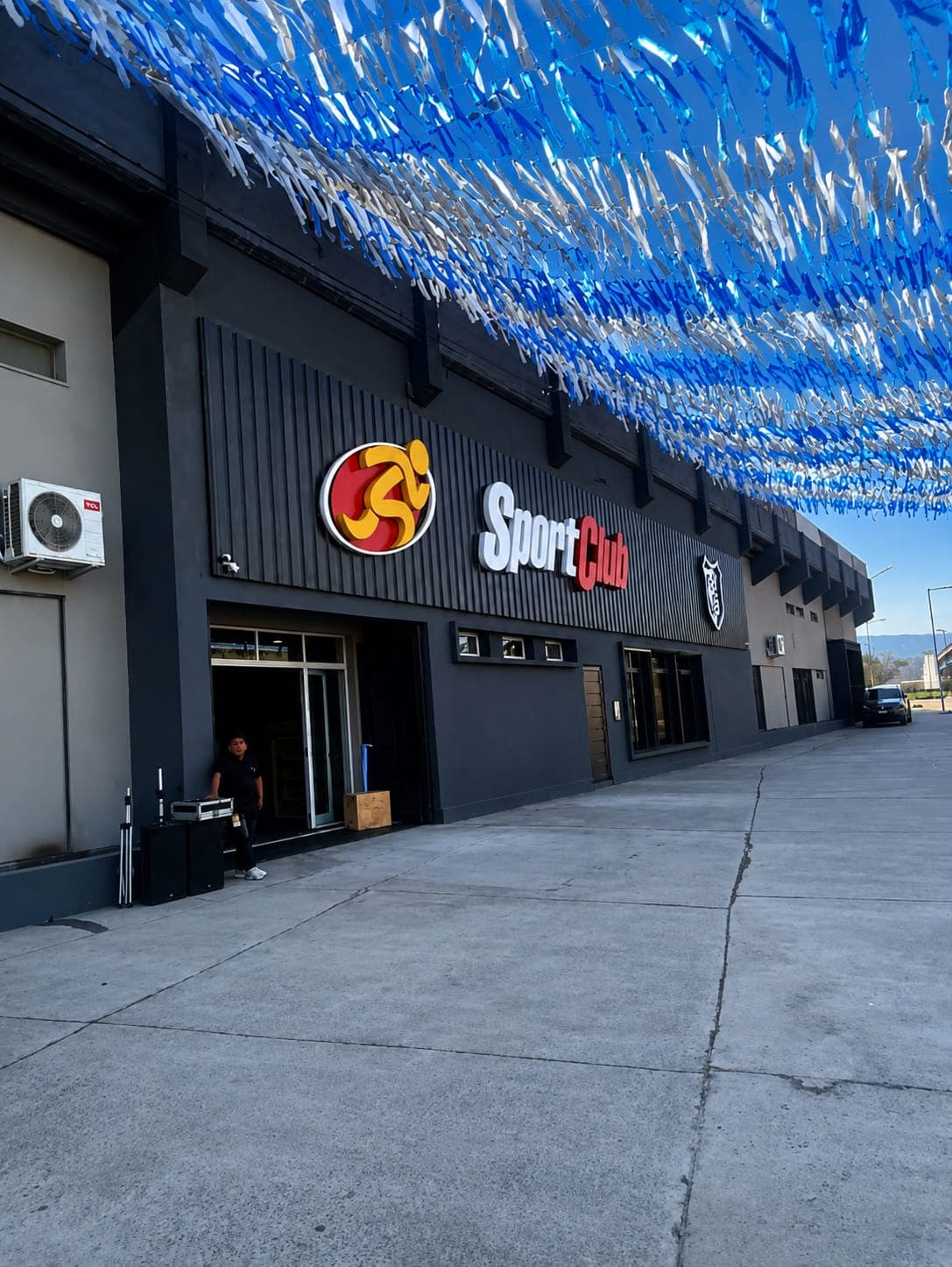 SportClub abrió sus puertas en el corazón del “23 de Agosto”