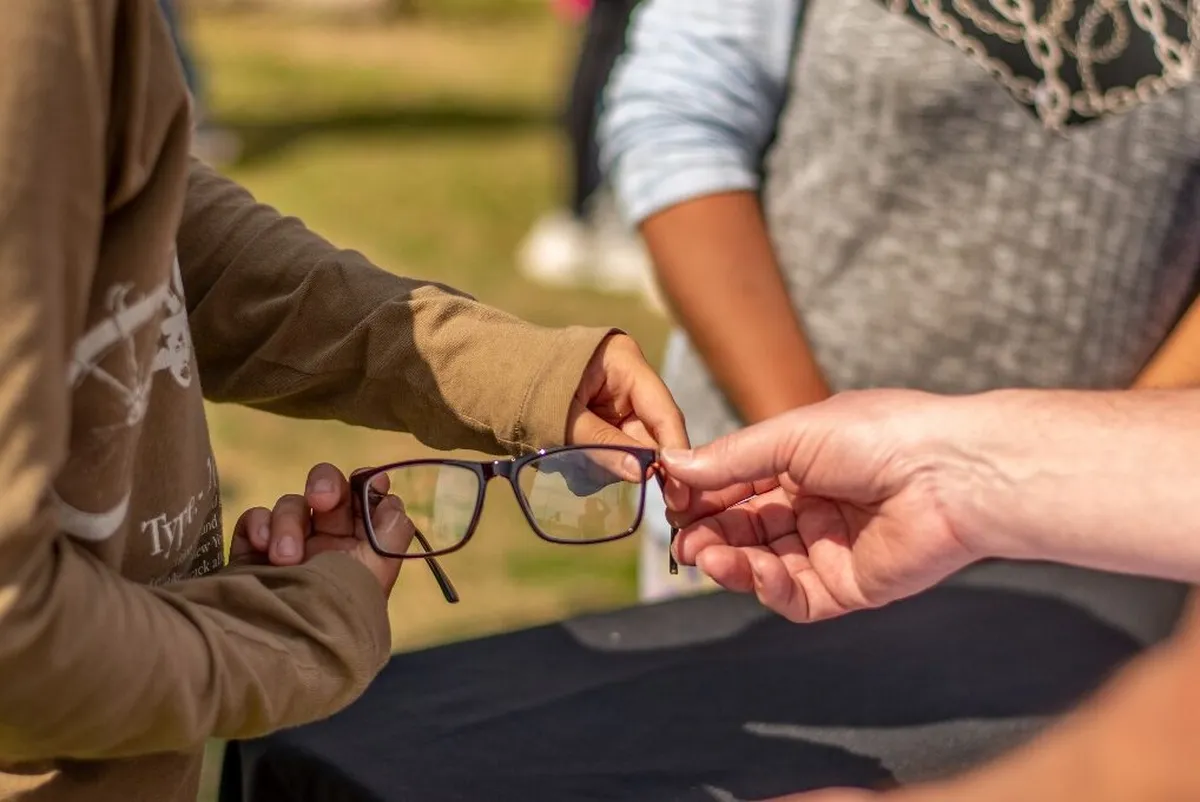 realizarán controles visuales gratuitos y entregarán anteojos en toda la provincia